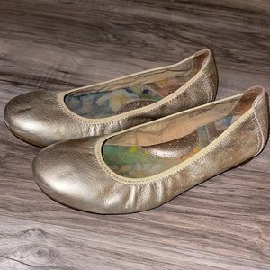 Born JULIANNE Flats Size 9